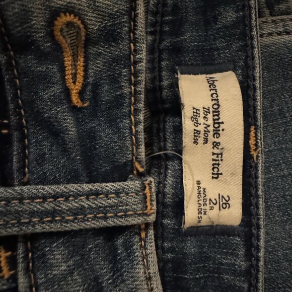 Abercrombie Mom High Rise Jean 26R - Picture 2 of 3